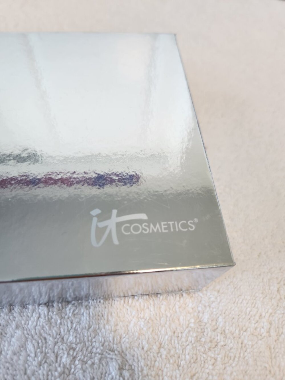 IT Cosmetics Buki Brush Box Set of 4 Makeup Brushes Gift Box New in Box - Picture 3 of 4